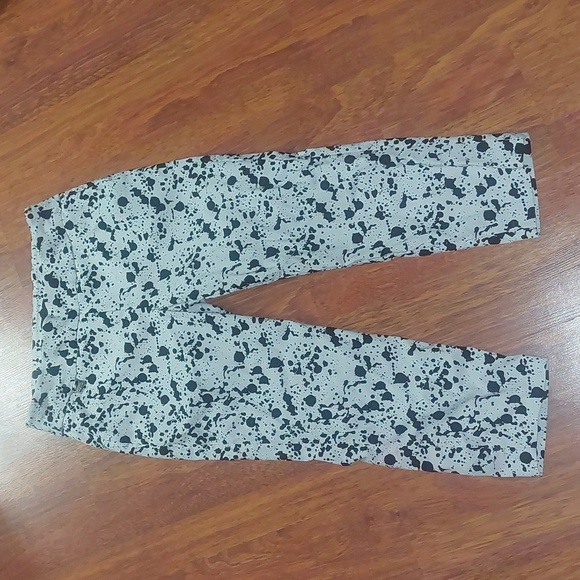 Capris - Picture 2 of 8